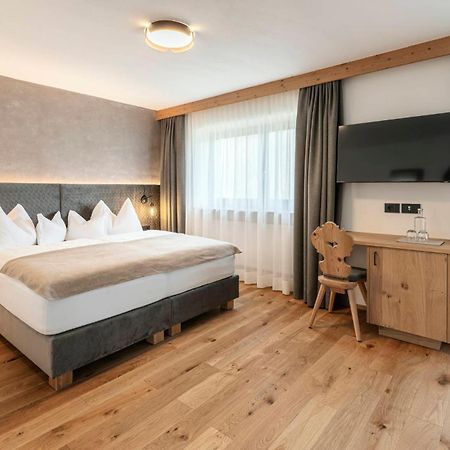 Hotel Niblea Dolomites Ortisei Exterior photo
