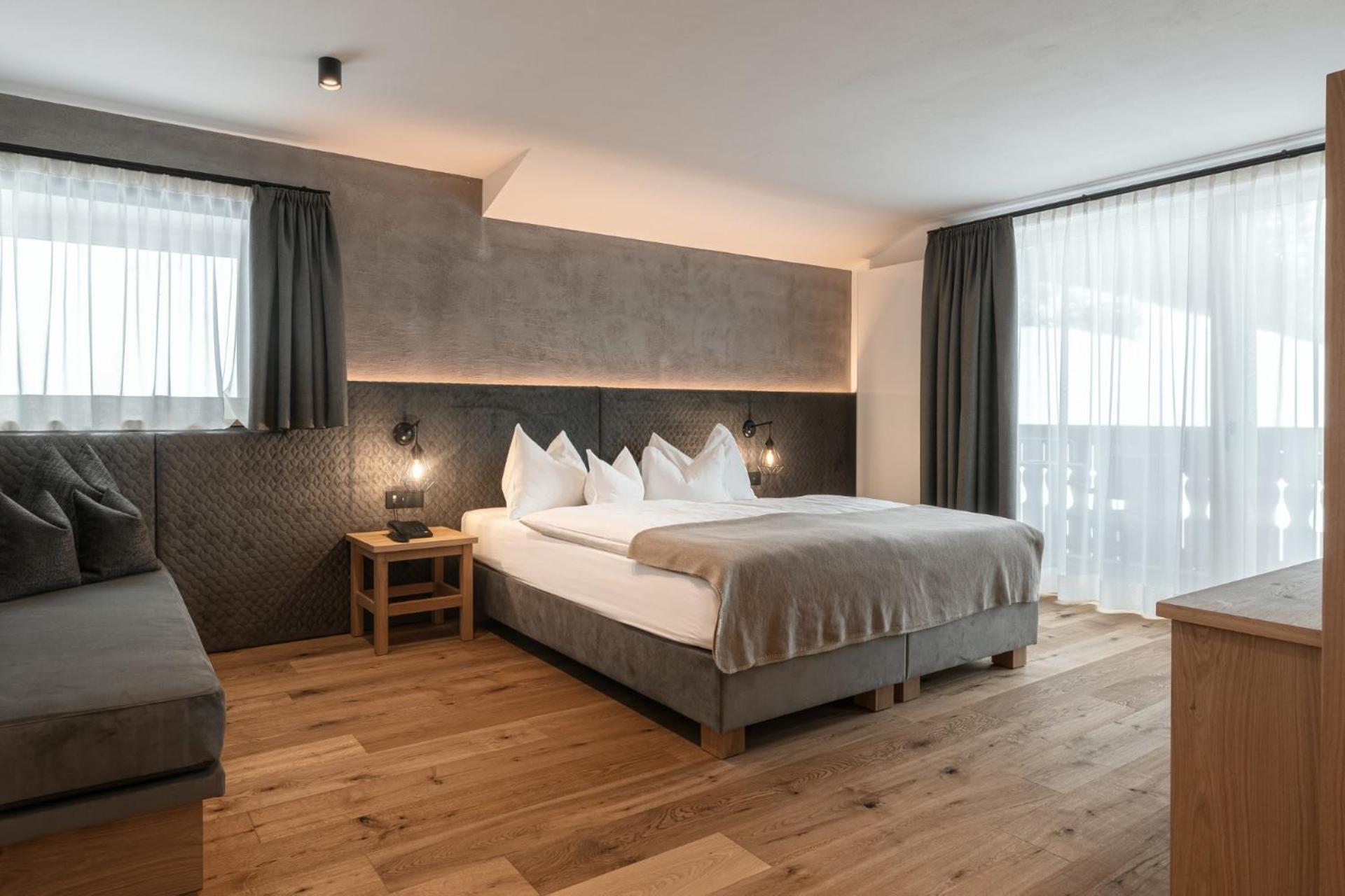Hotel Niblea Dolomites Ortisei Exterior photo