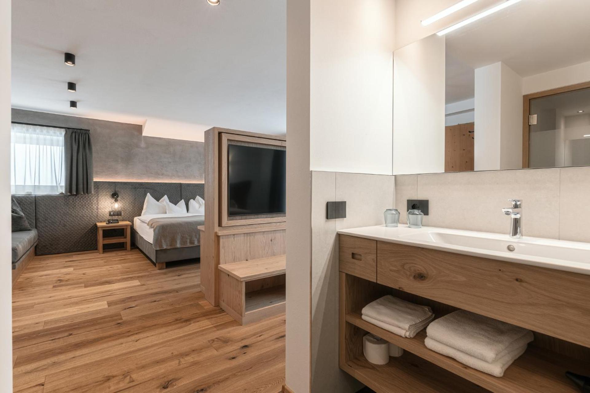 Hotel Niblea Dolomites Ortisei Exterior photo