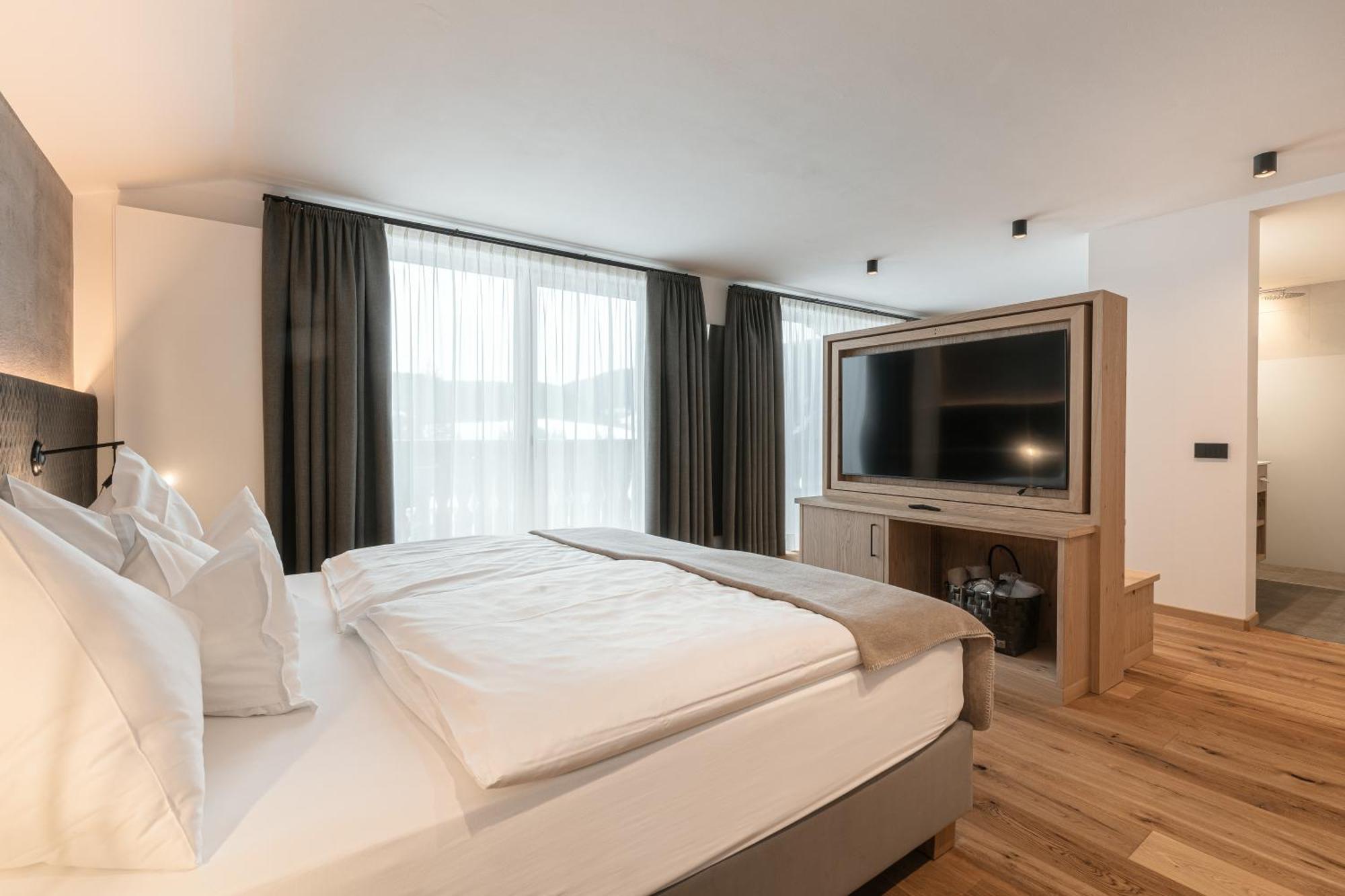 Hotel Niblea Dolomites Ortisei Exterior photo