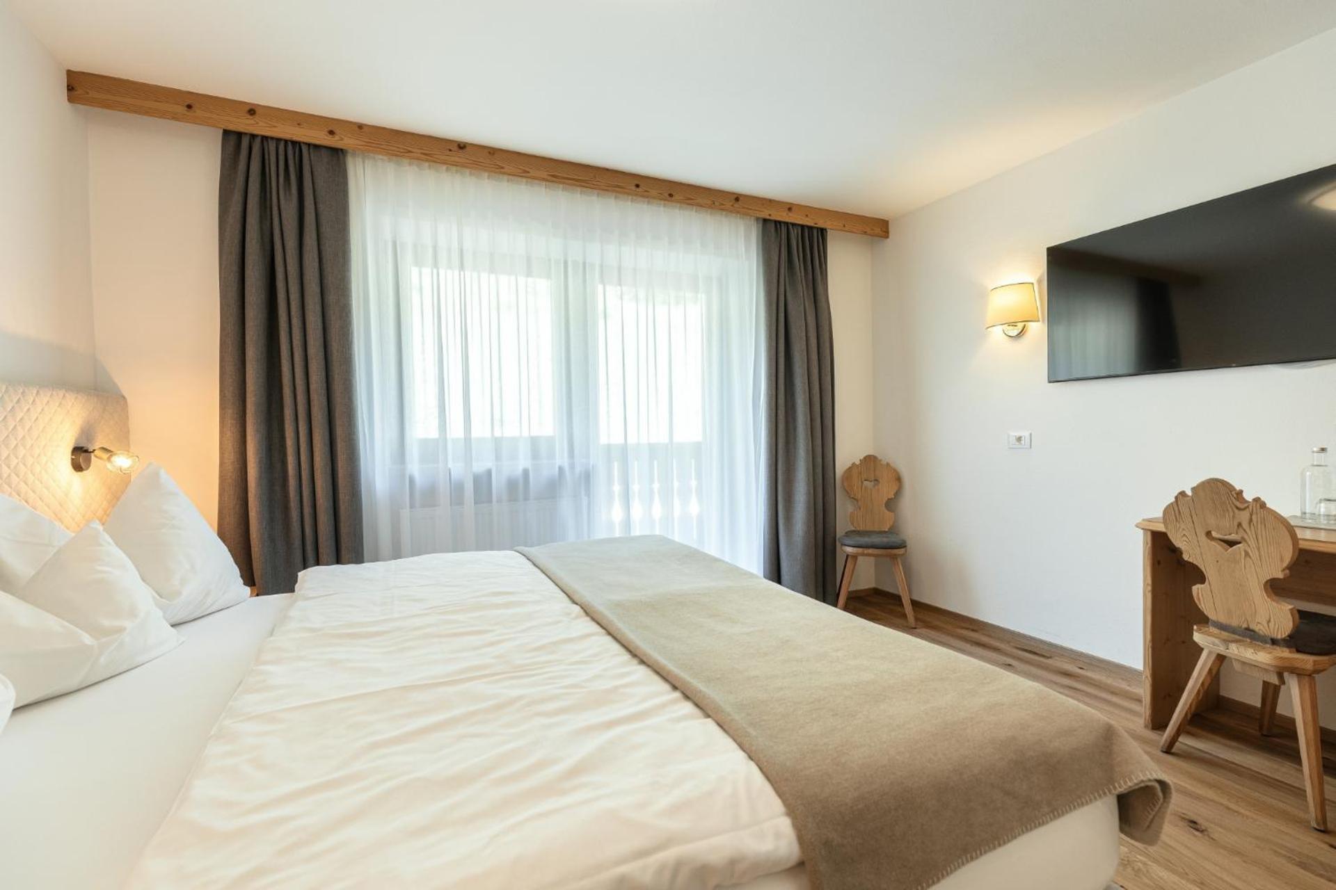 Hotel Niblea Dolomites Ortisei Exterior photo