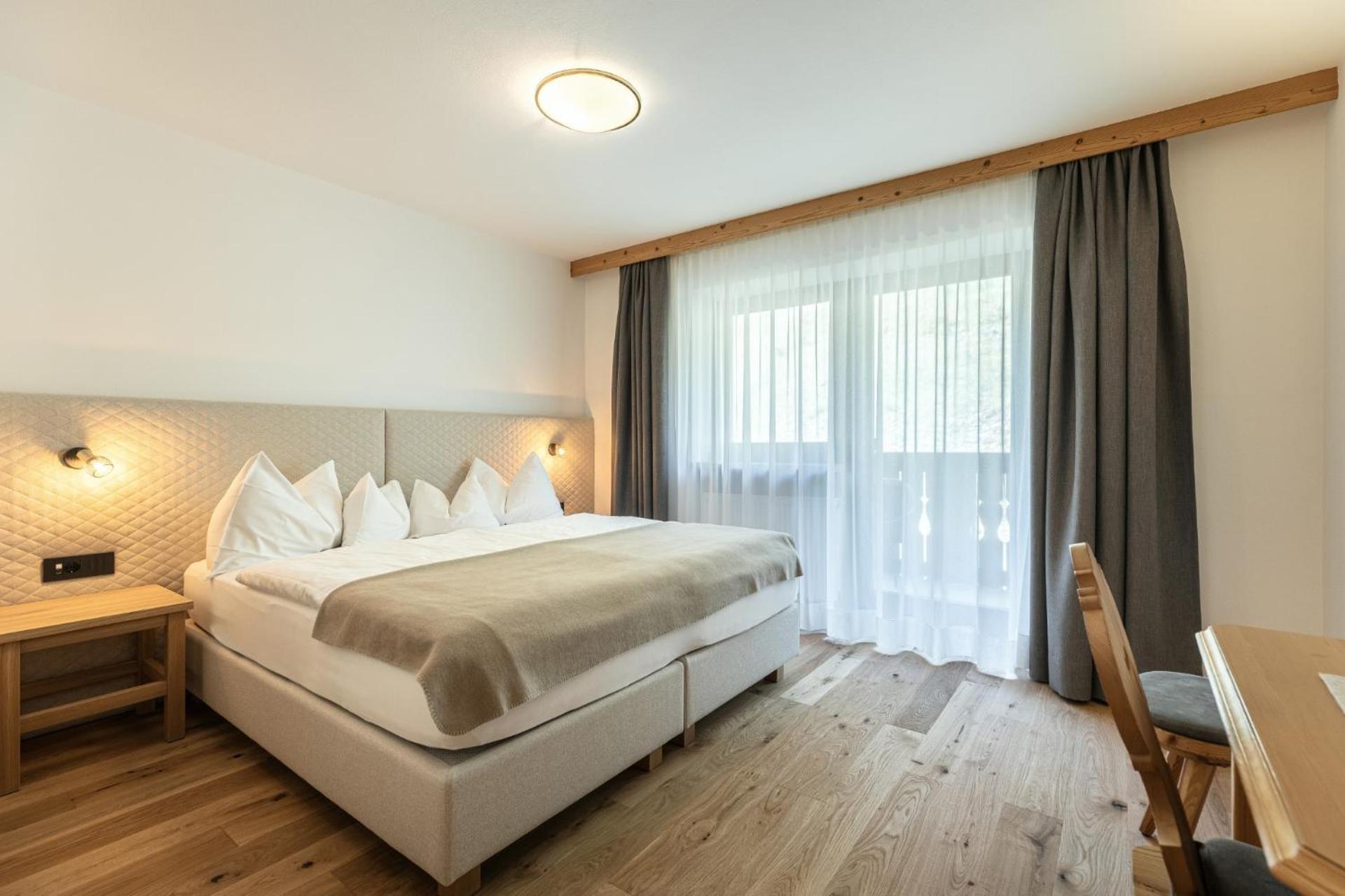 Hotel Niblea Dolomites Ortisei Exterior photo