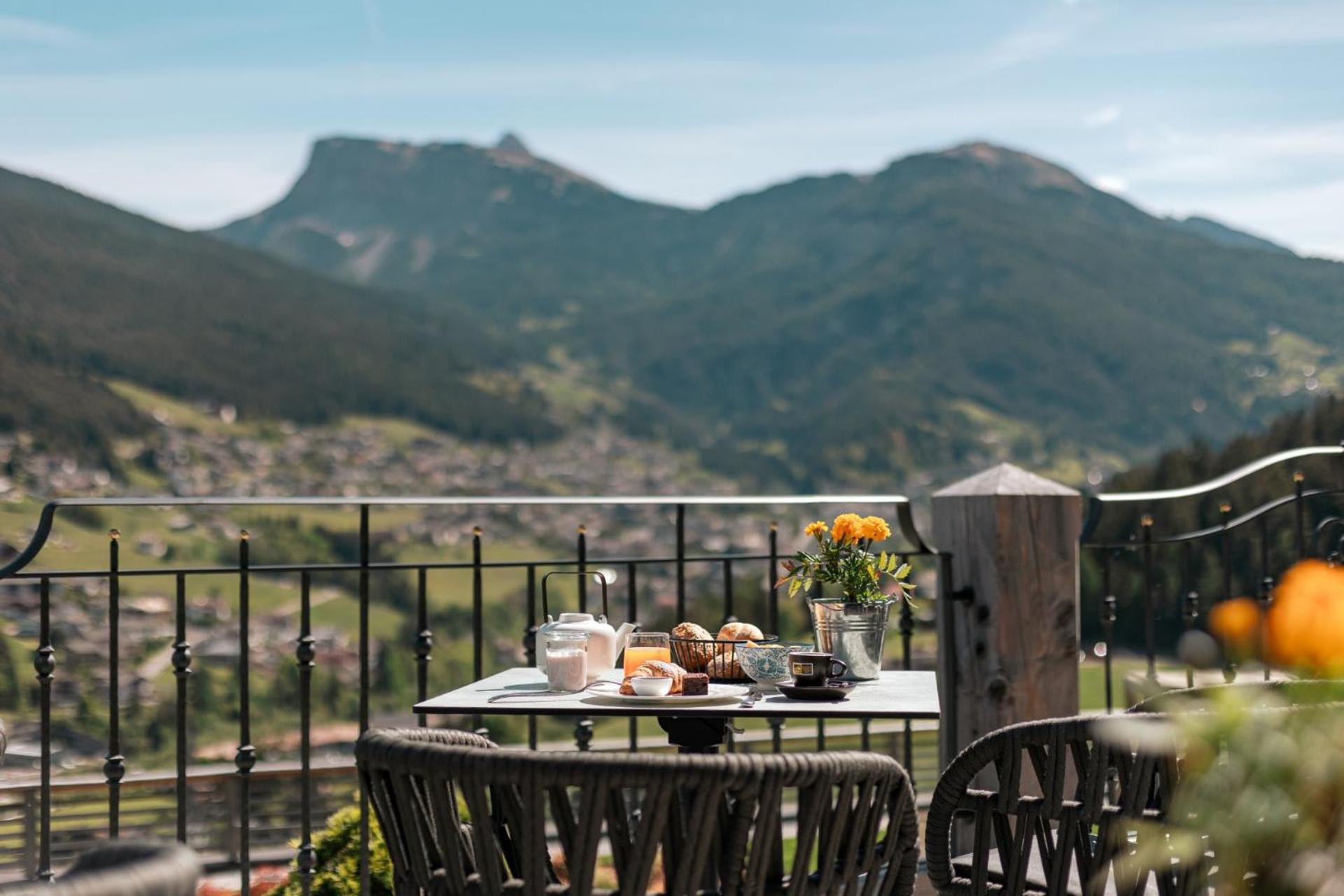 Hotel Niblea Dolomites Ortisei Exterior photo