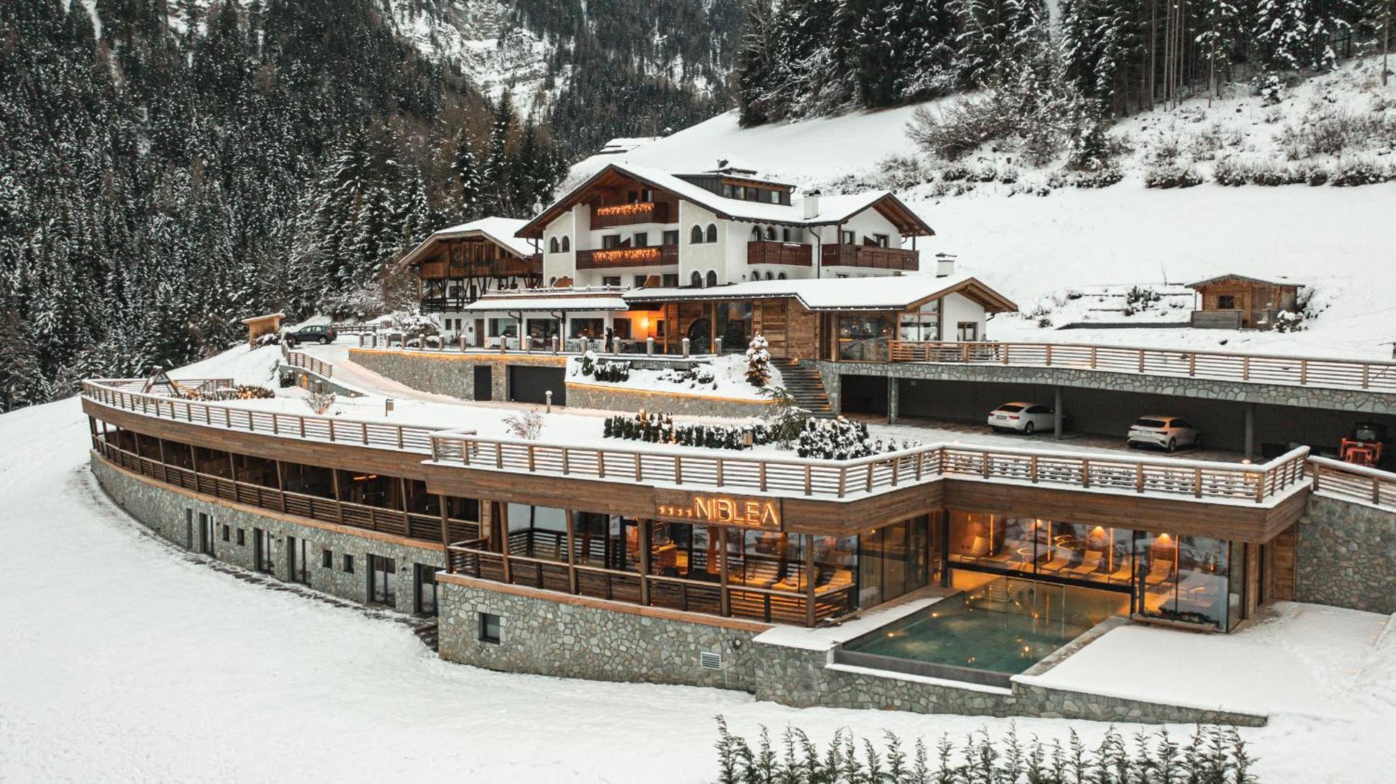 Hotel Niblea Dolomites Ortisei Exterior photo